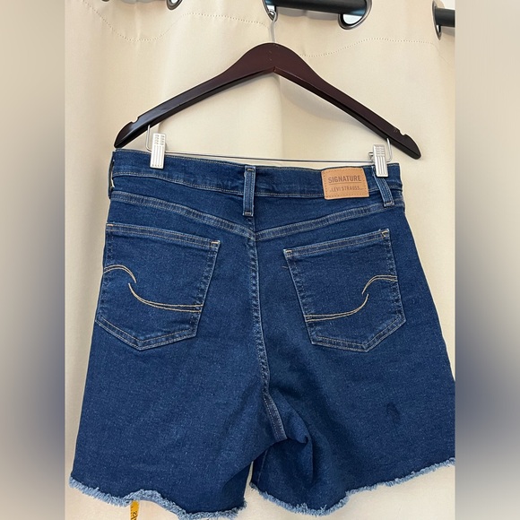 Levi Strauss Signature shorts size 12 gently used. - Picture 2 of 5